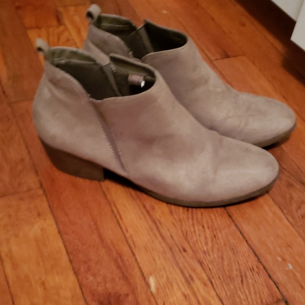 Cute American eagle booties